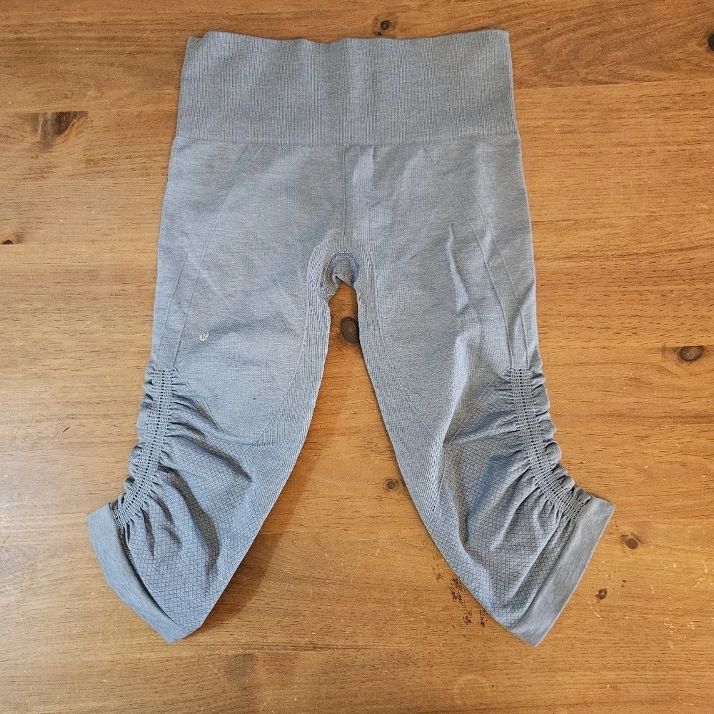 Lululemon Seamless Ebb To Street Crop Capri  Leggings Gray Size 6 Yoga Active